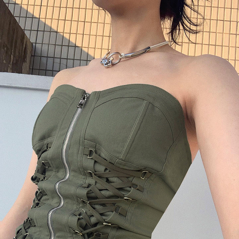 Wearing A Short And Careful Machine Exposed Navel Top
