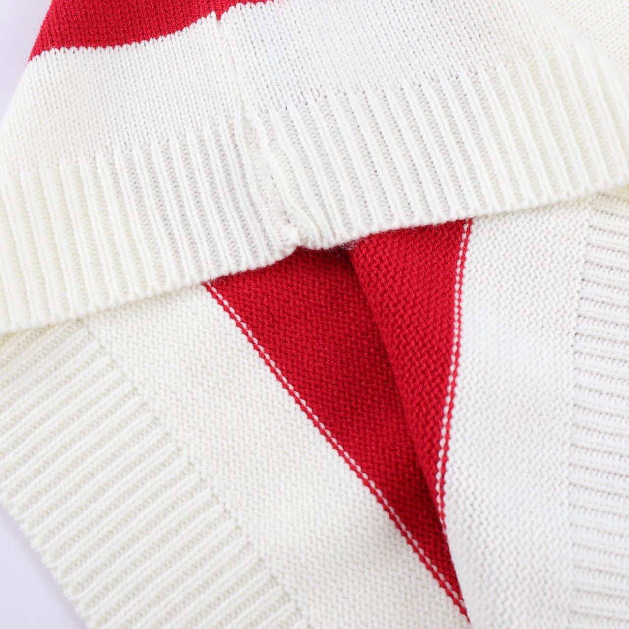 Rundhalset Sweater Med Håndklædebroderi Og Farveblokering
