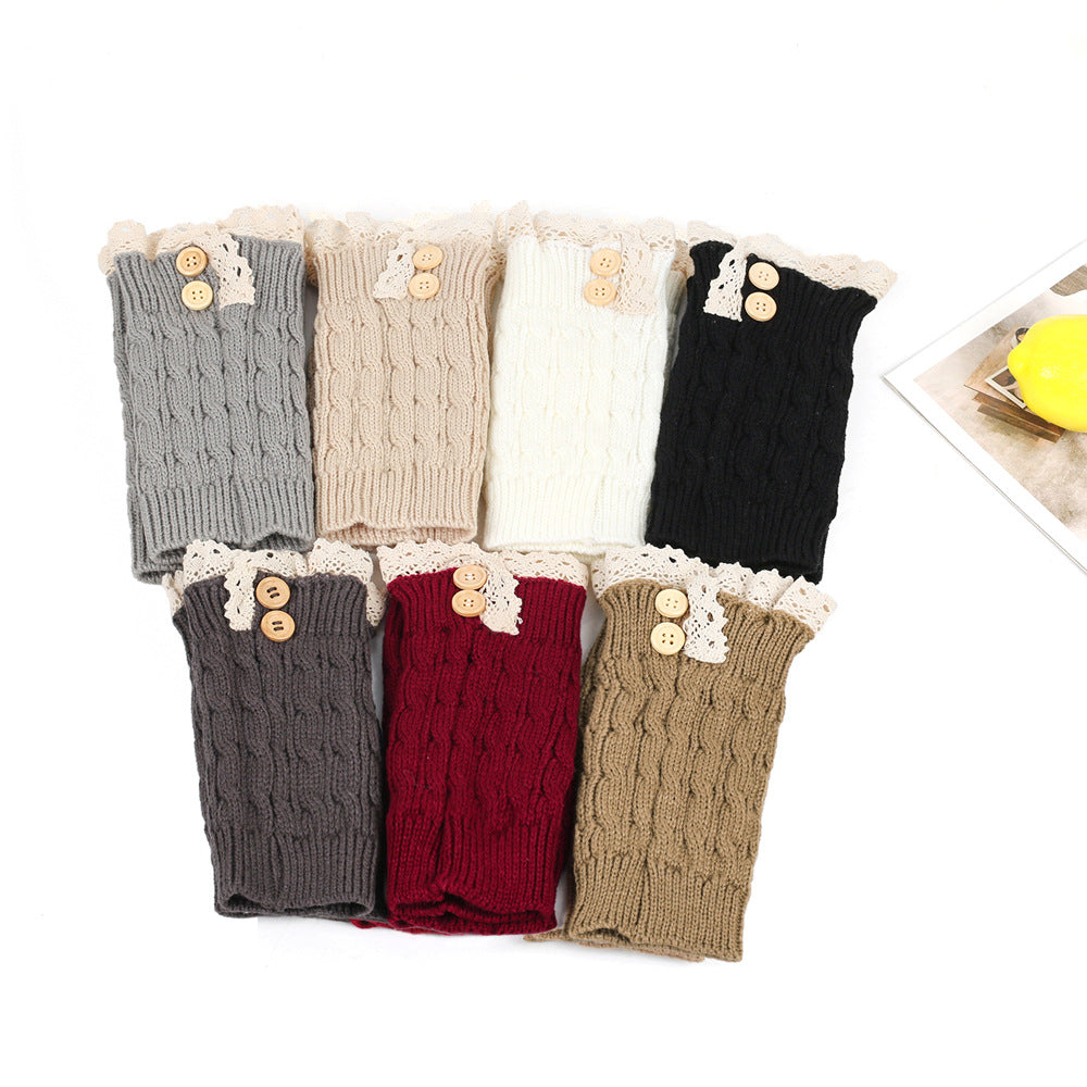 Loose-fitting Buttoned Ankle Socks With Lace Trim