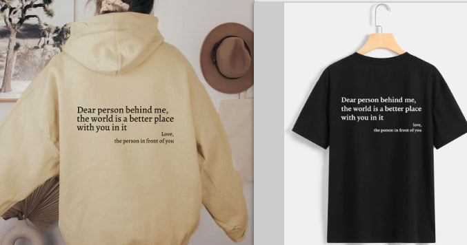 Dame-plyshættetrøje med bogstavprint, kængurulomme og snøre, unisex