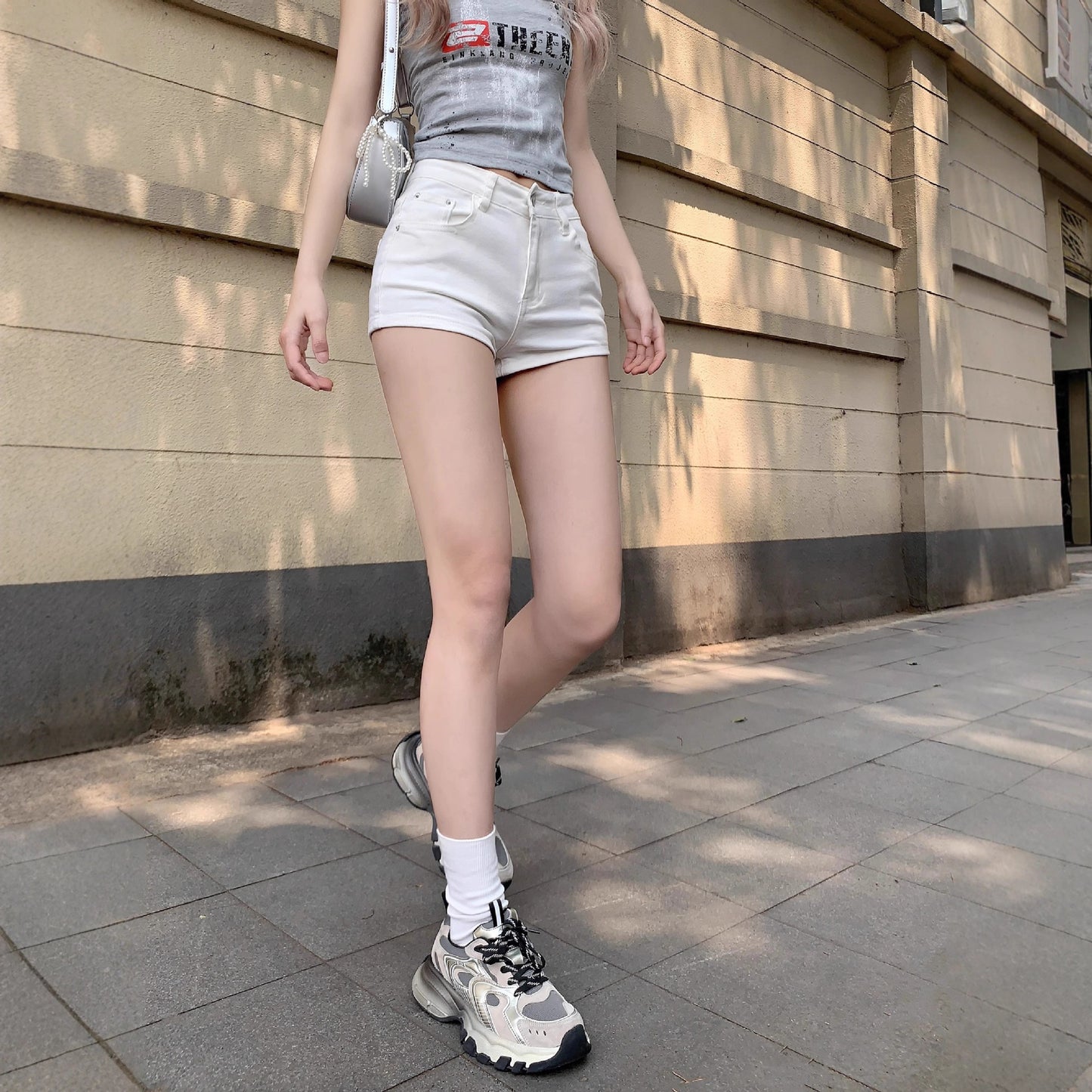 Women's Chic Stretchy Figure-hugging White Denim Shorts For Summer