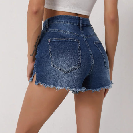 Højtaljede slim-fit denimshorts med slidte detaljer til kvinder