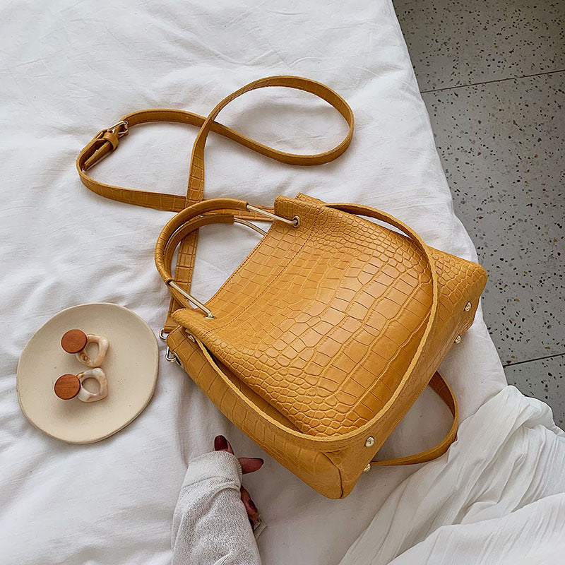 Personalized retro fashion bucket bag