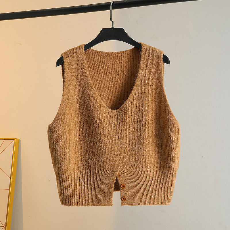 Lagdel en sweater over en vest og tag en strikket vest med V-udskæring på