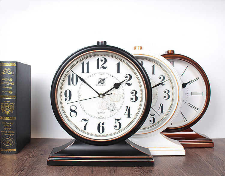 Classic  Simple Retro Clock