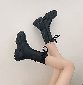 The Wind Is Blowing Up The Street Handsome Locomotive Short Boots