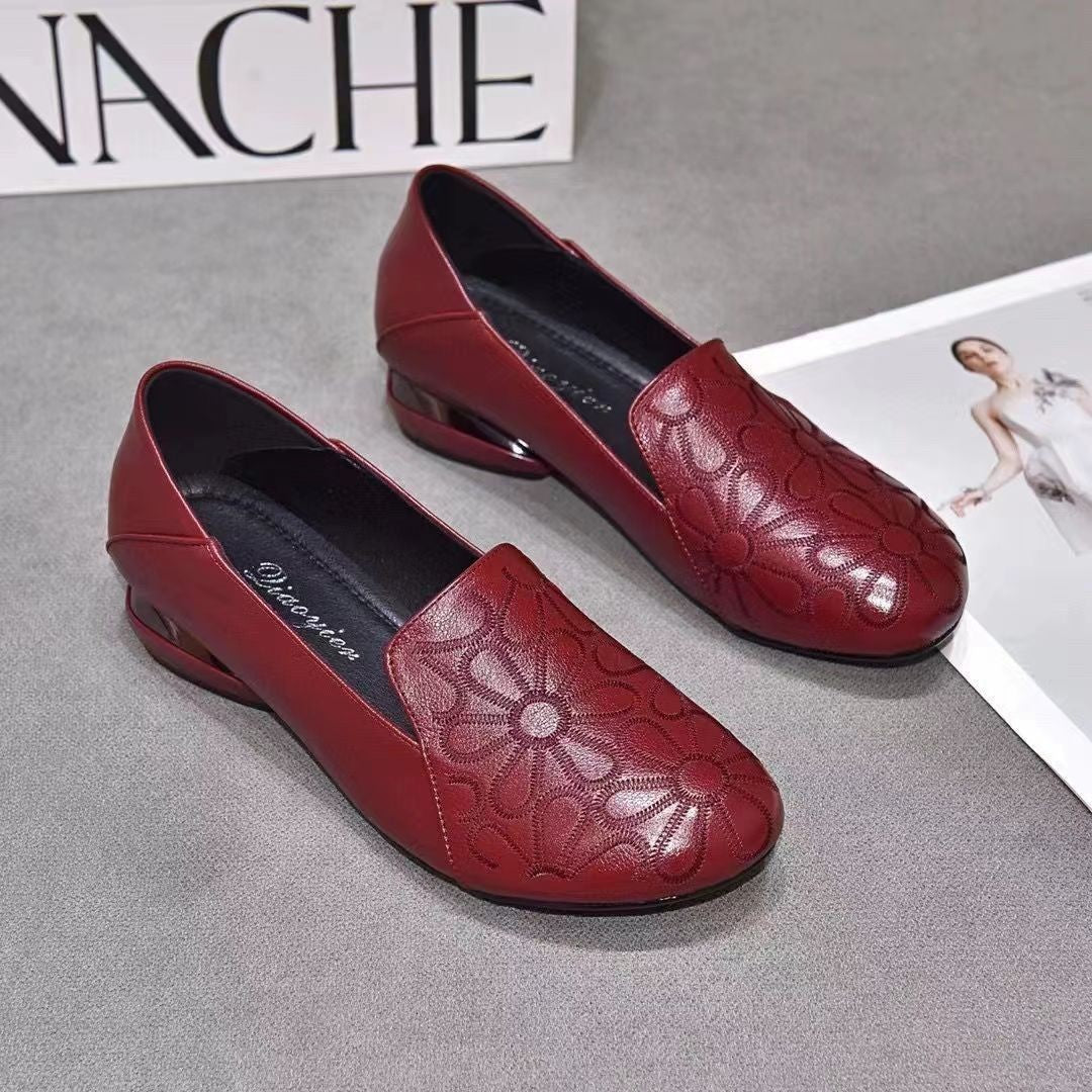 Women's Soft Leather Embroidered Retro Shallow Mouth Round Toe Shoes