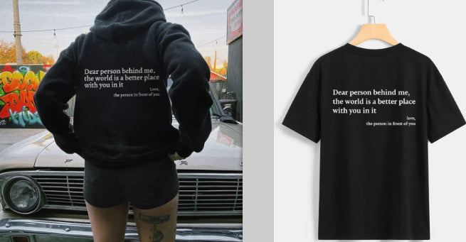 Dame-plyshættetrøje med bogstavprint, kængurulomme og snøre, unisex