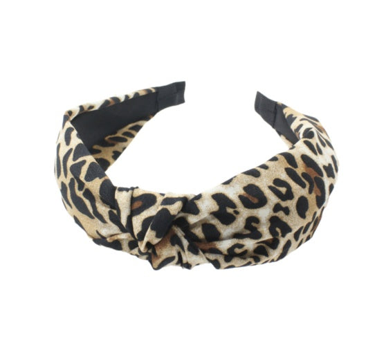 End the hairband in the middle