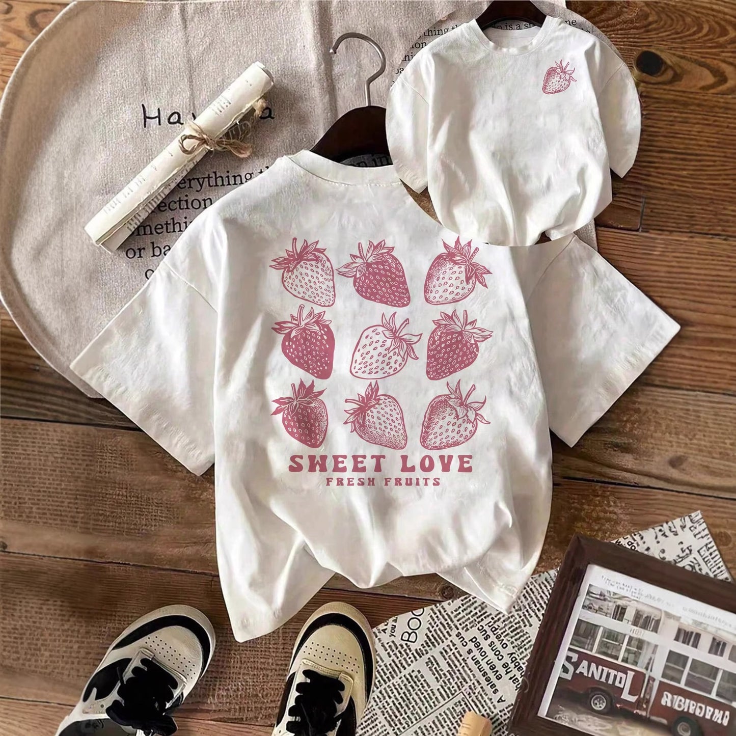 Womens Relaxed-fit Crew-neck Short-sleeve T-shirt With A Strawberry Print