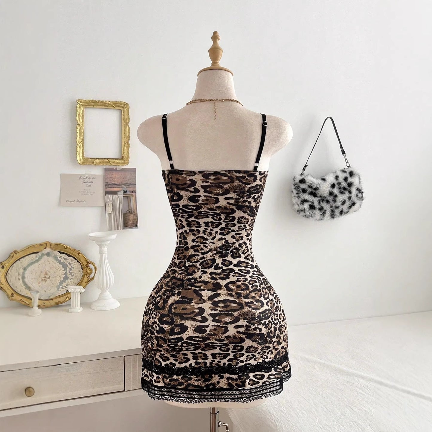 Leopard-print Lace Sexy Deep-V Bodycon Dress With A Daring Open-back Design