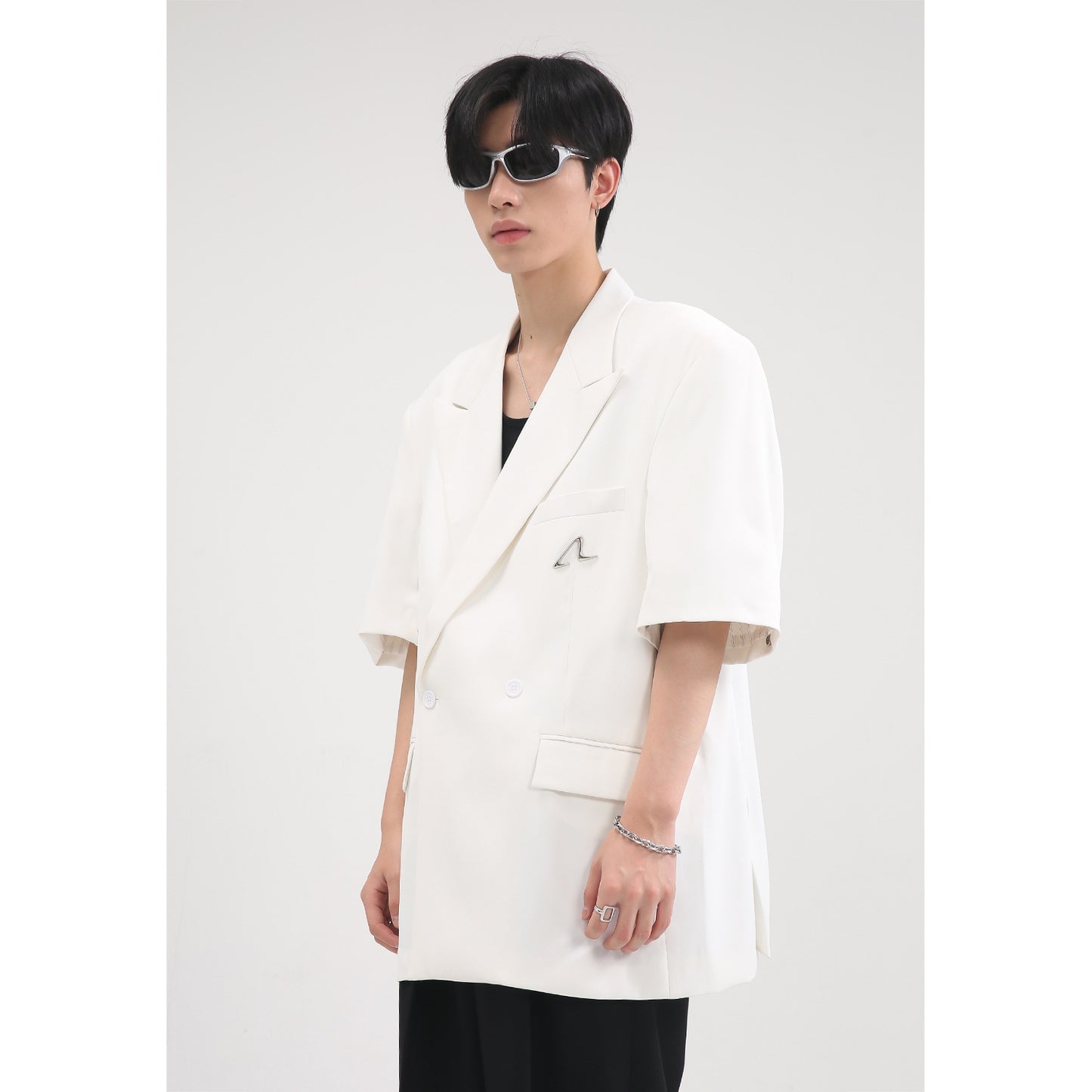 Metal Label Design Detachable Short Sleeve Padded Shoulder Suit