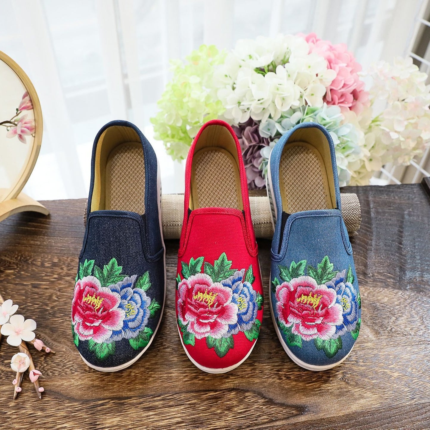 Casual Slip-on Student Shoes Embroidered Cotton Shoes