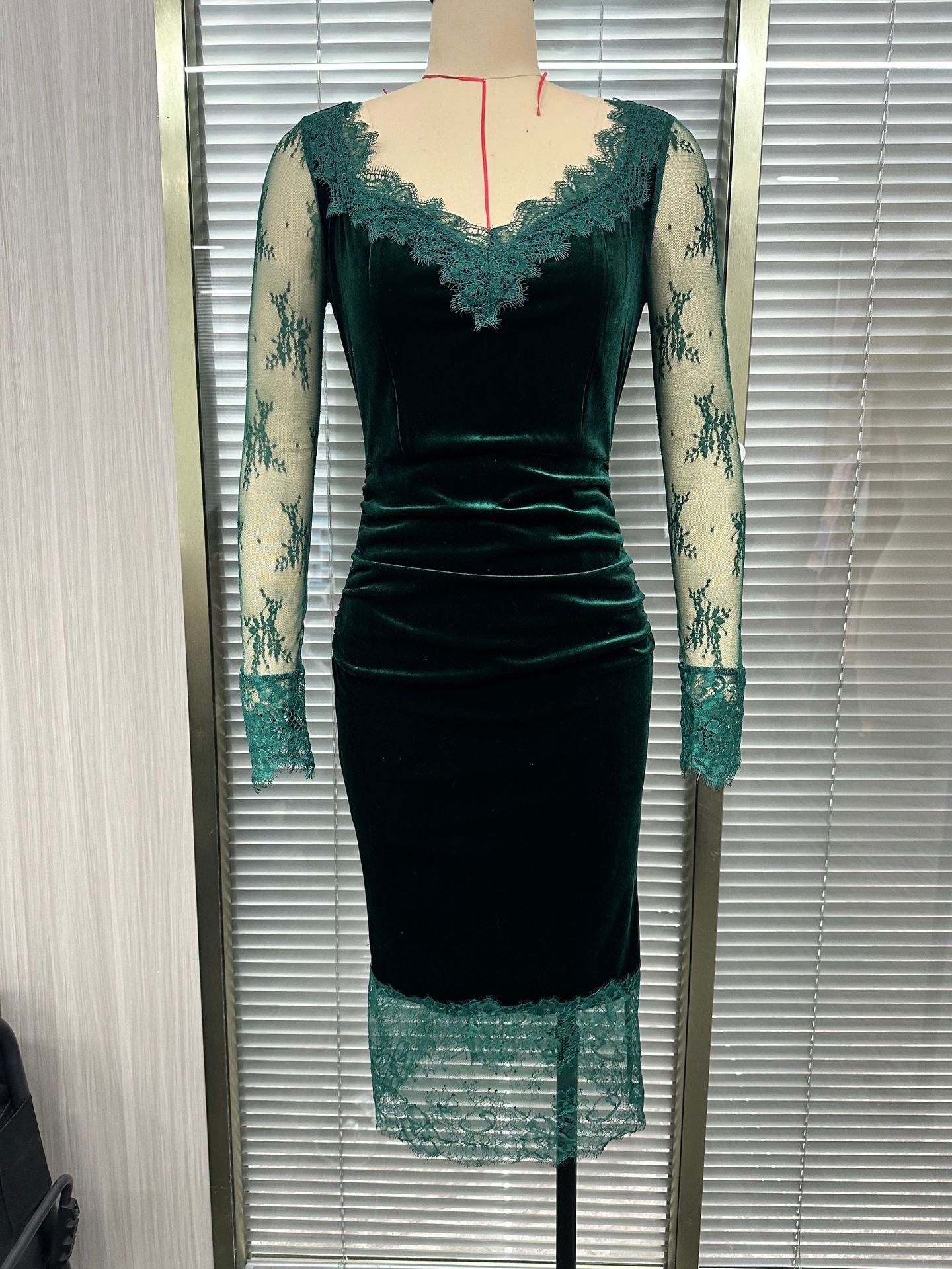 Elegant Long-sleeve Waist-cinching Dress