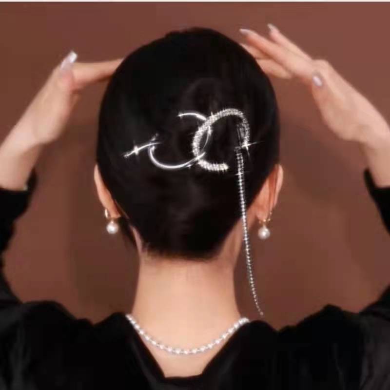 Temperament Double C Tassel Twist Clip Hairpin