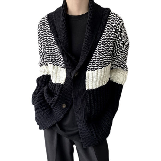 Kontrast Strikket Sweater i Grov Uld med Friturestegte Dej-Twists