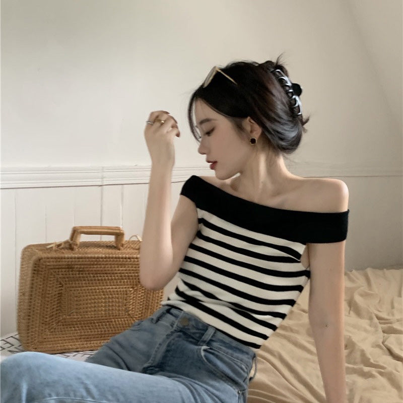 Women's Contrast Color Striped Cropped Slim Knitted Sweater