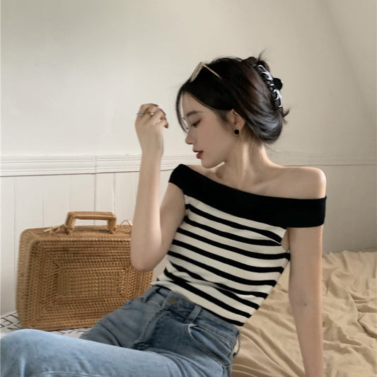 Women's Contrast Color Striped Cropped Slim Knitted Sweater