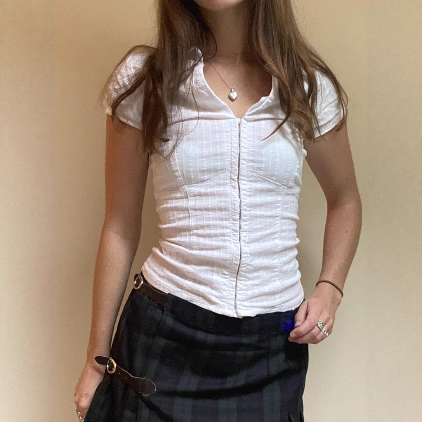 Koreansk universitetsstil basic style skjorte med skuldre og talje der fremhæves