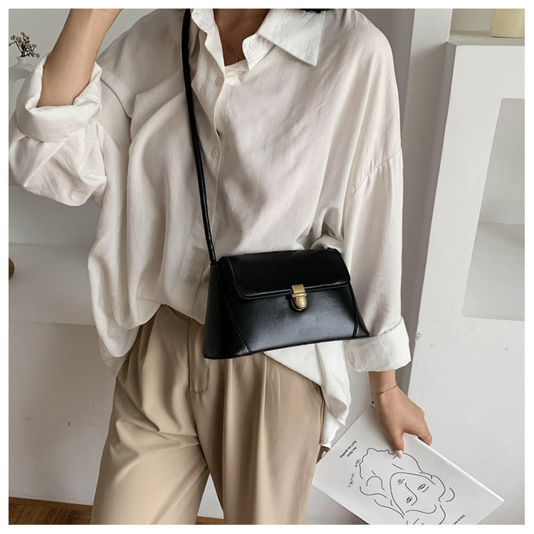 Women's design retro armpit one shoulder bag