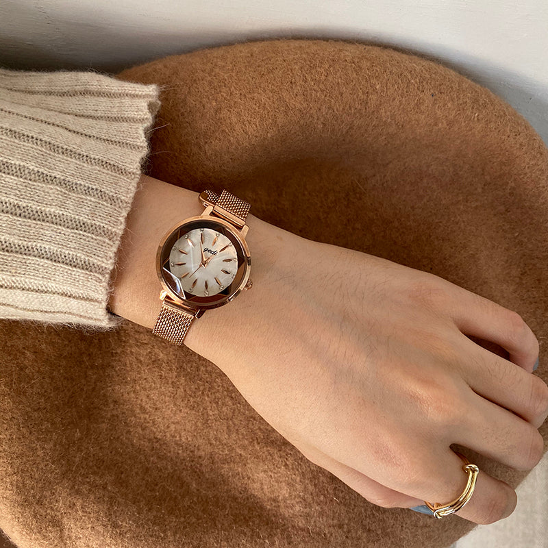 Elegant retro quartz watch