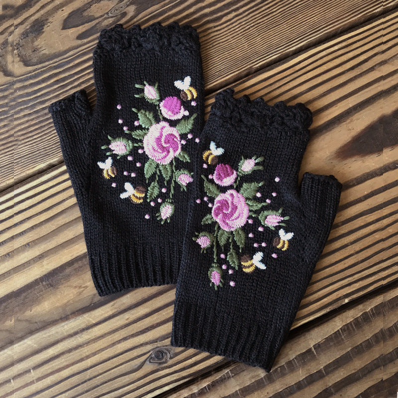 Broderede damevarme handsker bi blomsterstrik