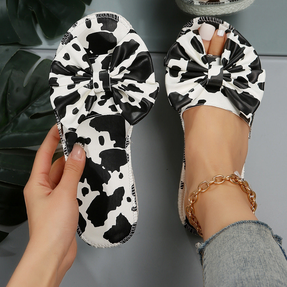 Women's Fashion Personality Cows Pattern Bow Outer Wear Flat Slippers