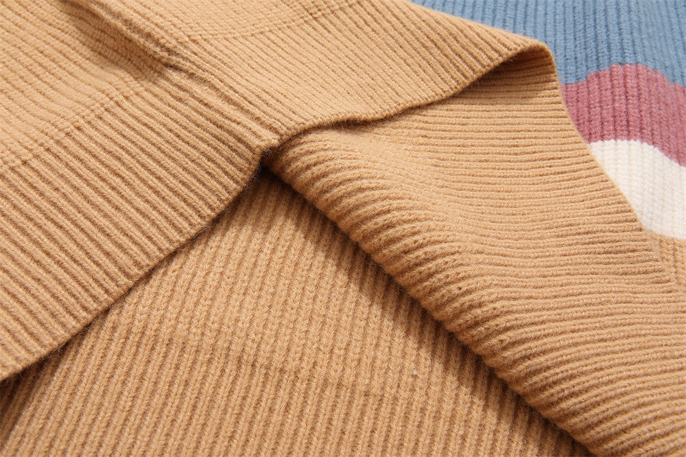 Strikket Sweater med Uregelmæssige Farveblokke og Rund Hals