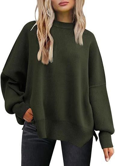 Strikket sweater med rund hals, løs pasform og slidser i siderne. Ensfarvet sweater med flagermusærmer til kvinder.