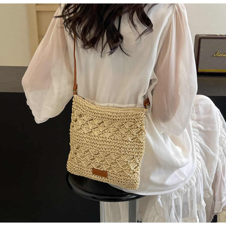 Women's Large Capacity Straw Woven Crossbody Bucket Bag