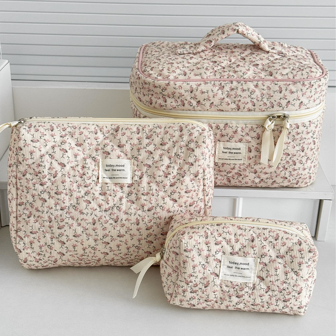 Multifunctional Corduroy Storage Bag With An All-over Floral Print
