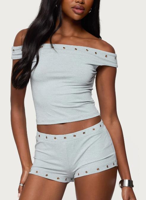 Ultra-gorgeous Pure And Alluring Off-shoulder Short-sleeve Shorts Set
