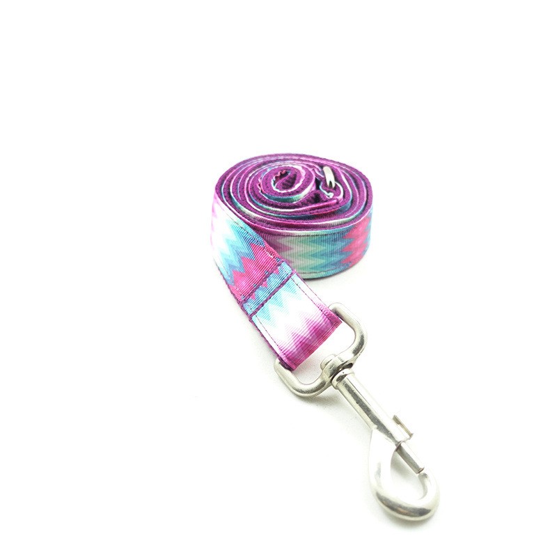 Colored pattern webbing traction belt