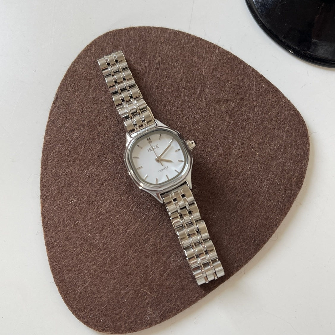 Enkelt Alsidigt Moderigtigt Retro Dameur til Sommer