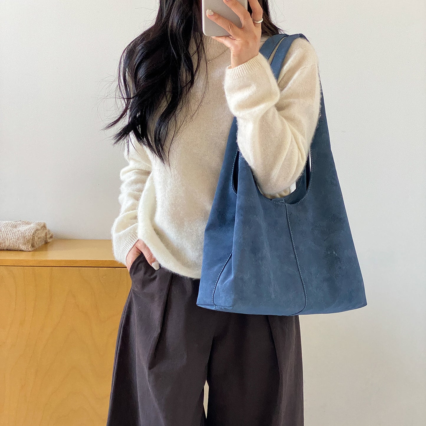 Large-capacity Womens Suede Commuter Underarm Shoulder Bag