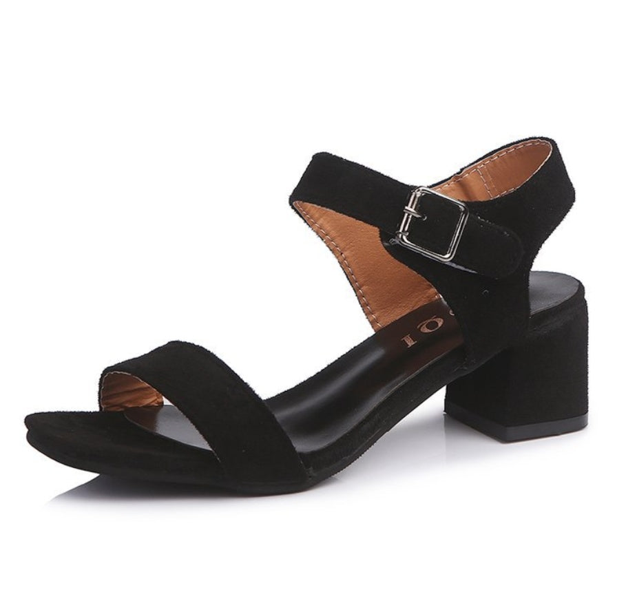 Thick and suede fish mouth buckle sandals