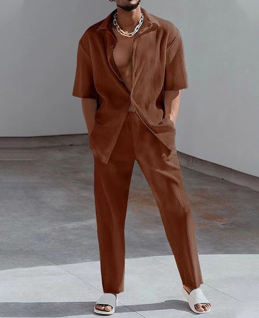 Mode for mænd: Outfit med kortærmet skjorte med digitaltryk