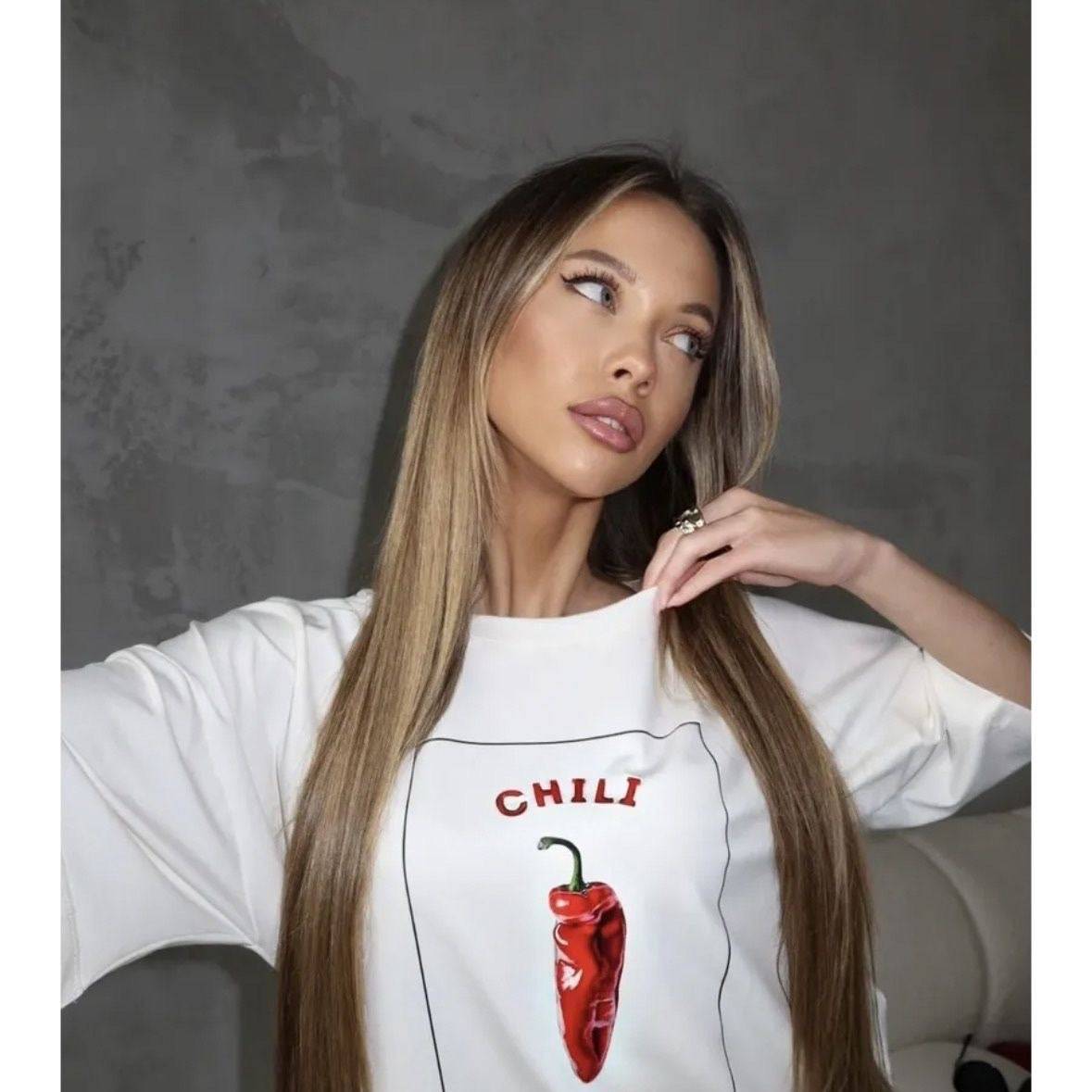 Minimalistisk, smart og cool top med chili-print, der er nem at style