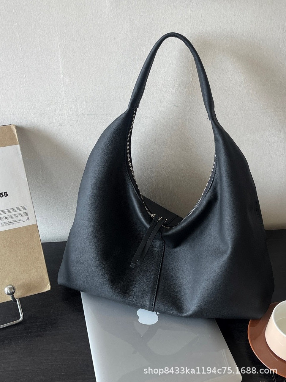 High-grade Large Capacity Crescent Shoulder Underarm Bag