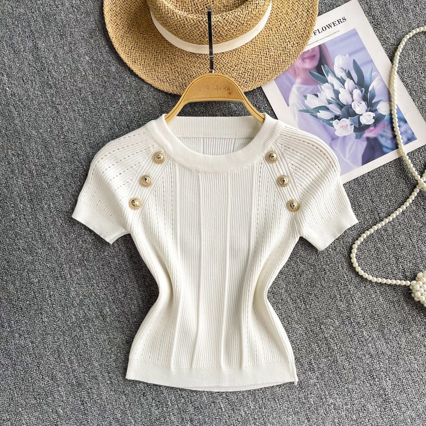 Slimming Lightweight Knit Crewneck T-shirt With A Stylish Versatile Design