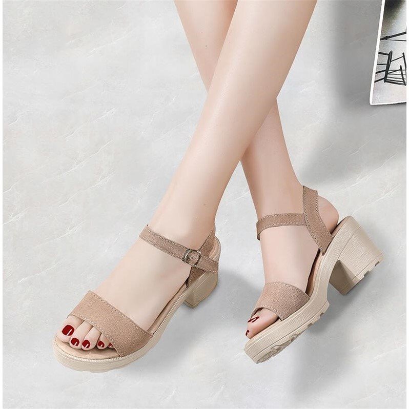 Women's sandals with buckle in platform