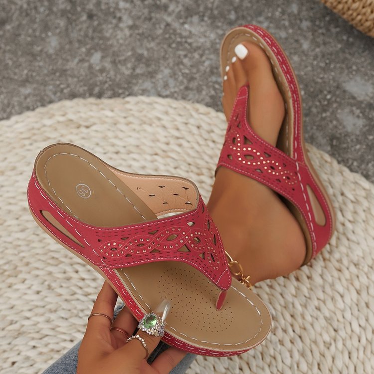 Nye platform-klipklappere med kilehæl til sommerbrug, hule strand-rhinestens-slippers