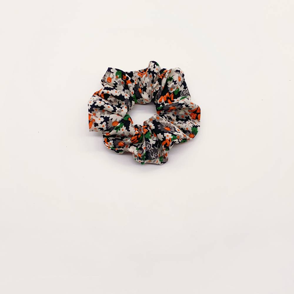 The wind is sweet and retro French floral hairpin