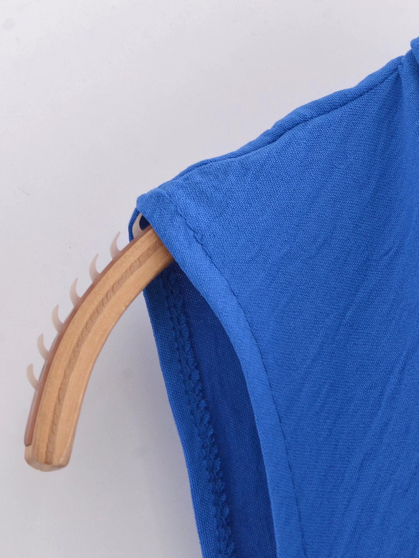 Sleeveless Low Neck Pleated Collar Top Vest
