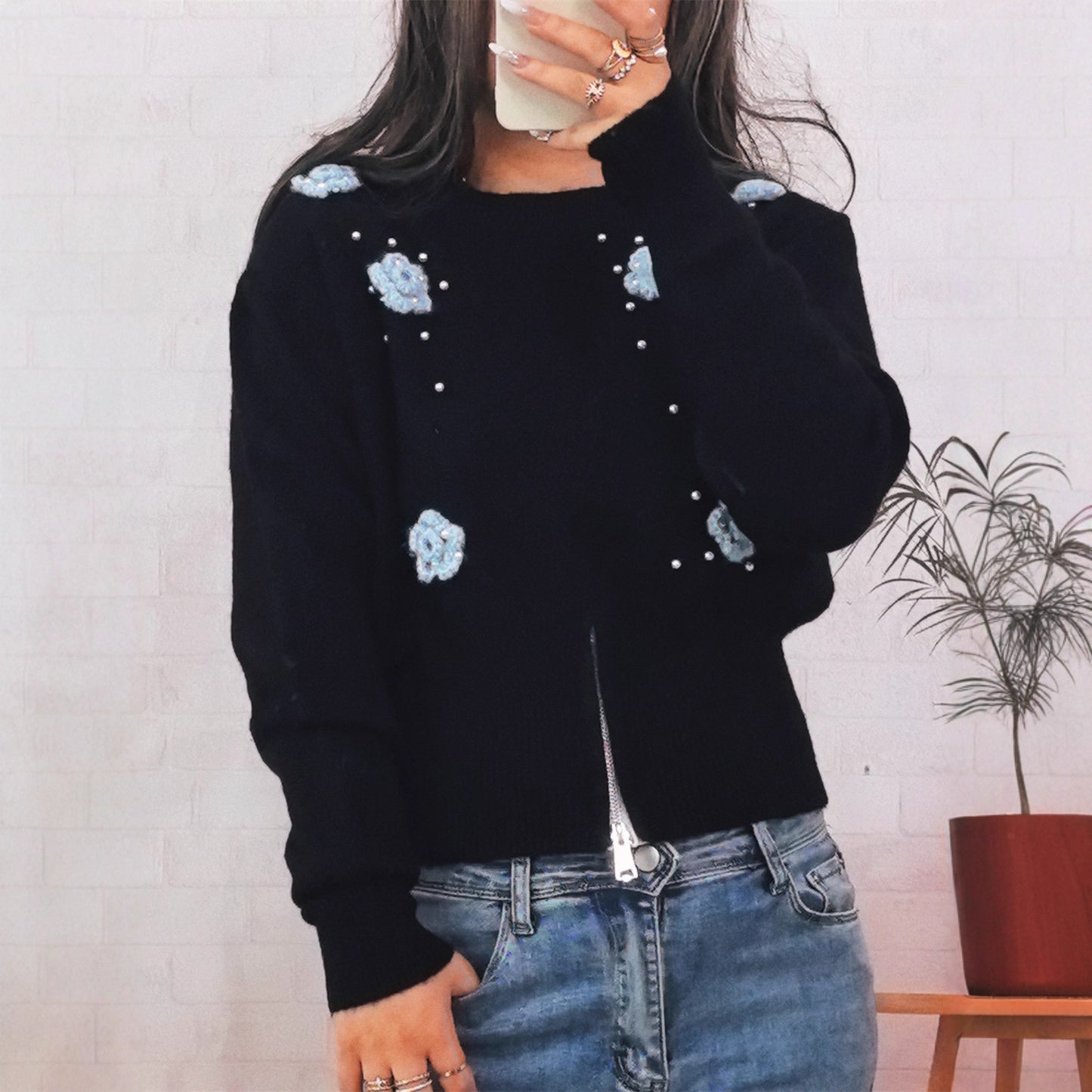 Three-dimensional Flower Pearl Elegant Zipped Round Neck Sweater