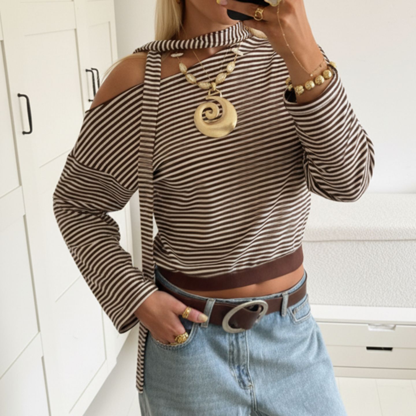 Lille elegant yndefuld langærmet T-shirt med diagonale striber