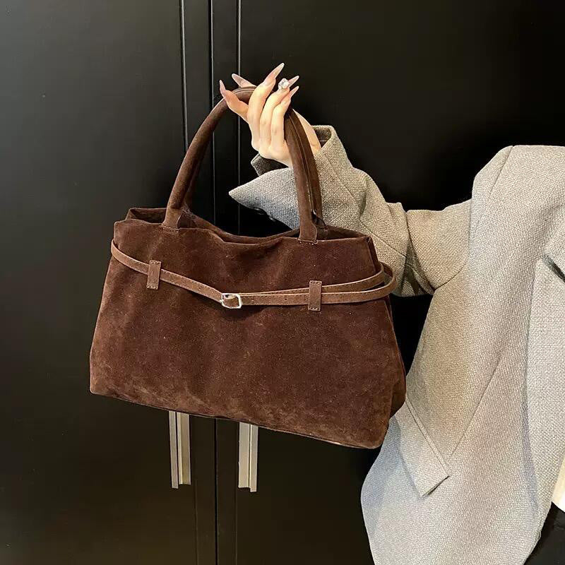 Ny Niche Underarm Pendlertaske Med Et Spænde