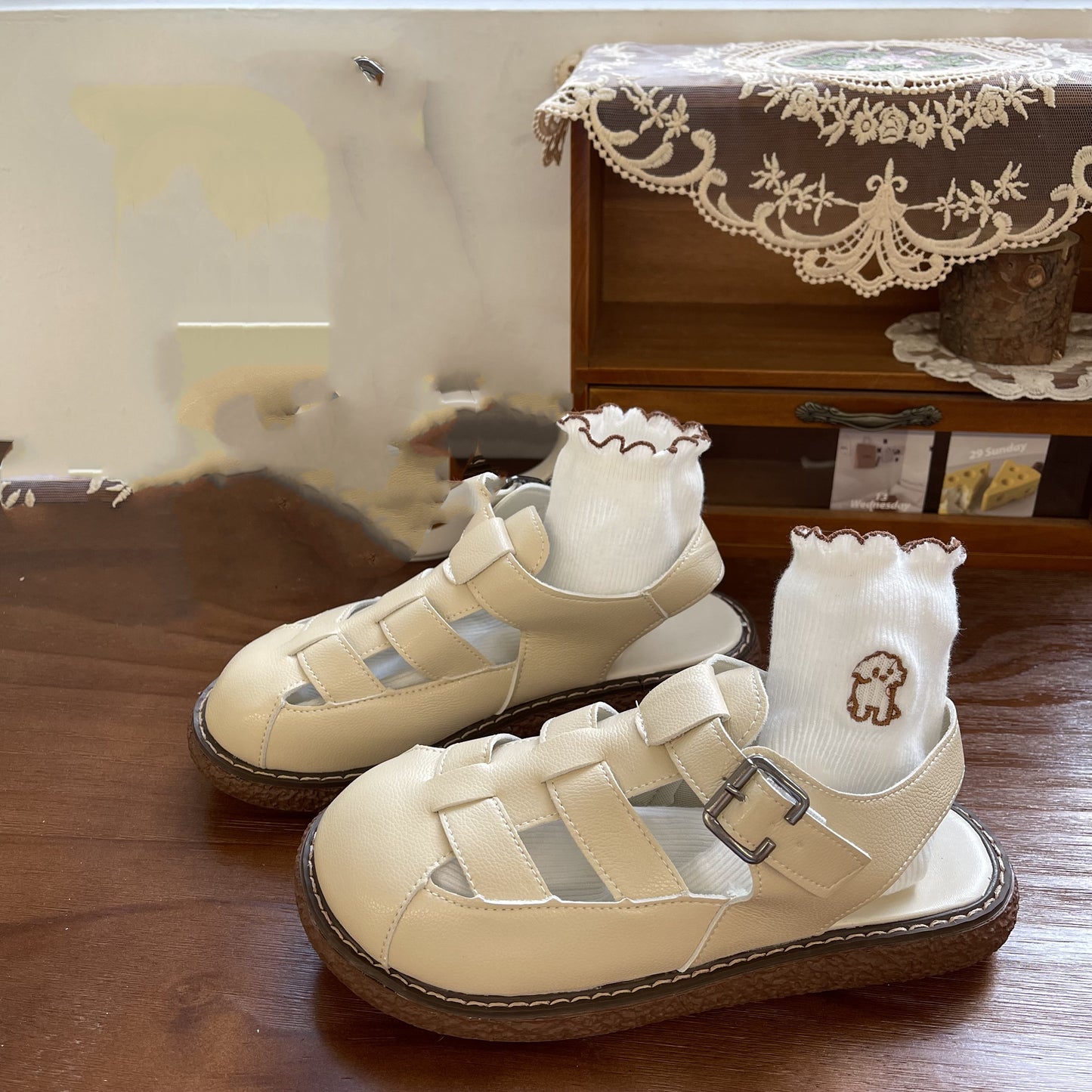 Thick-soled All-match Baotou Hollow Big Toe Hole Shoes