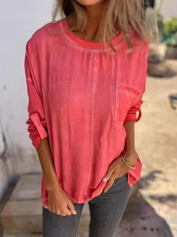 Løs T-shirt med rund hals og lomme til kvinder