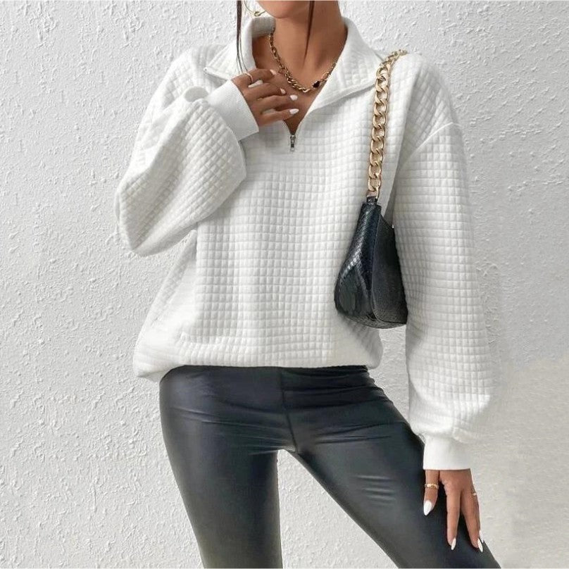 Vaffelstrikket ensfarvet sweater med opretstående krave, lange ærmer og lynlås og patchwork